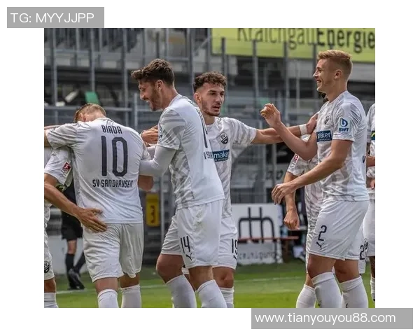 菲尔特与桑德豪森的精彩对决谁能在赛场上笑到最后